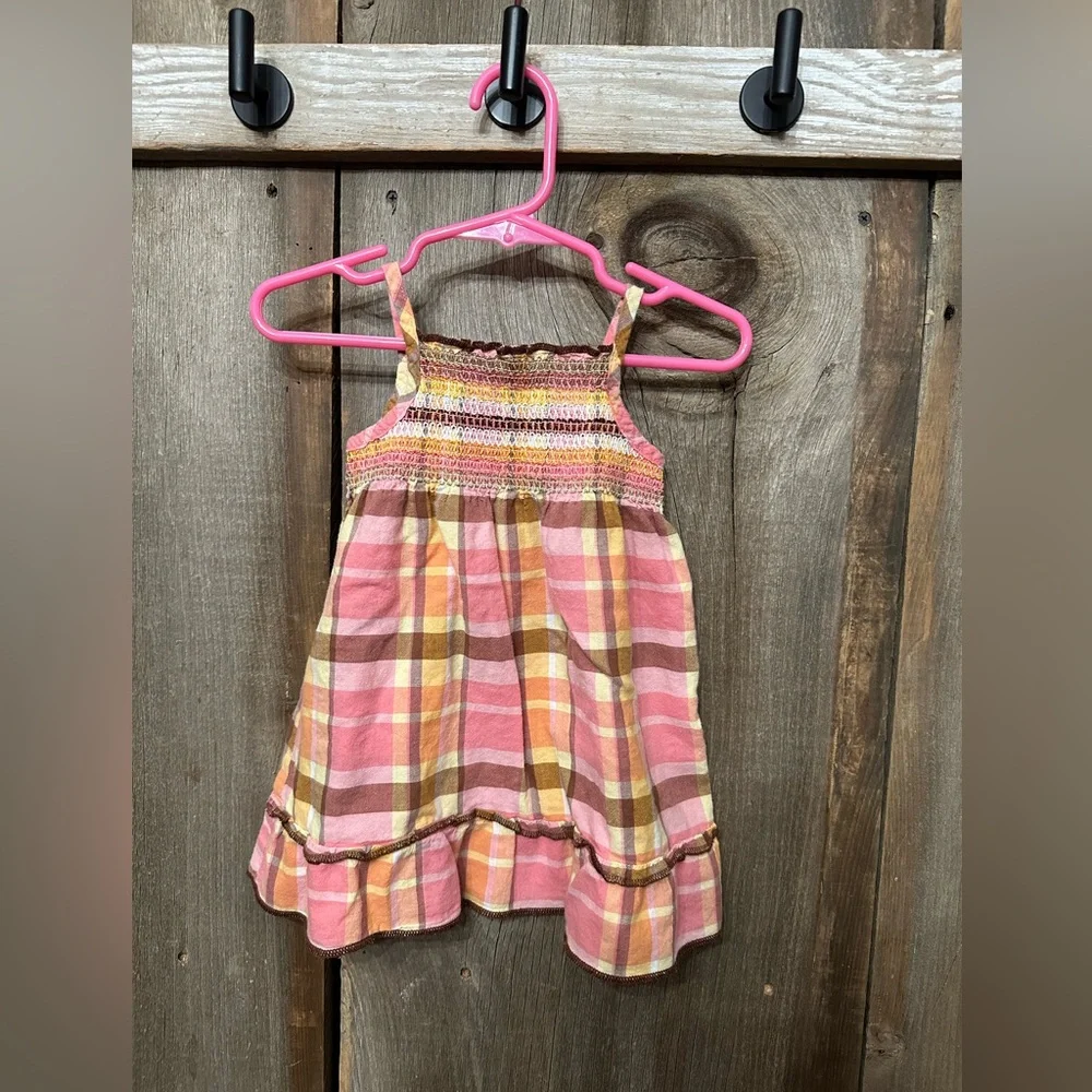 Old Navy Smocked Plaid Summer Dress in Pink Size 6-12 months